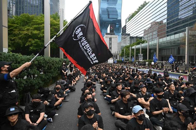 Samsung appliance workers escalate bonus fight with protests, Times Square ad in New York City