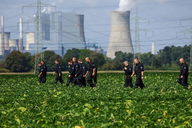 Police in eastern German state defuse 21 explosive devices found near power grid