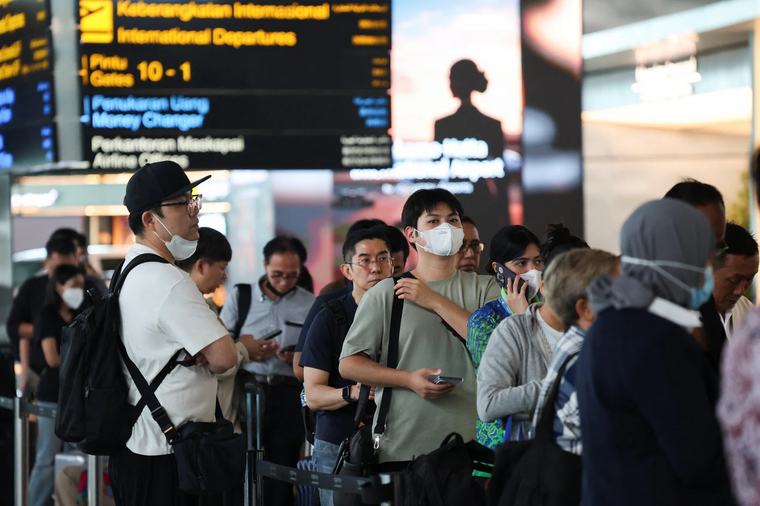Indonesian carriers face US$1 million daily hit as Krakatau ash grounds Jakarta flights