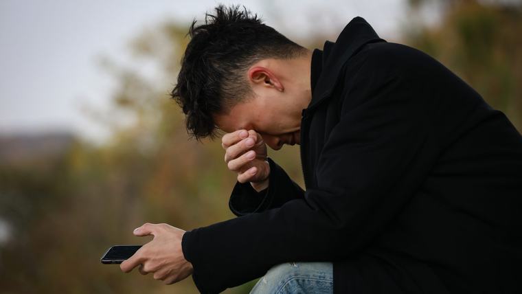 40 y/o man wants to quit his job without a backup plan, has $380k saved: ‘It’s destroying my health’