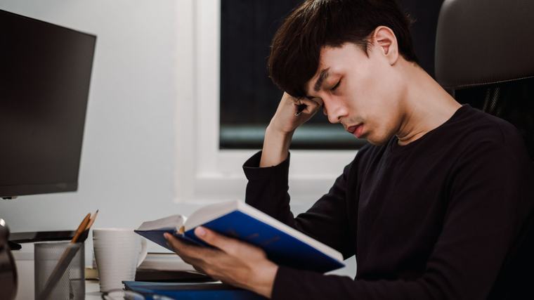 Son upset after mum earning S$14k demands a portion of his pay in the future: ‘She’s just asking for money for the sake of it’