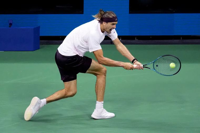 Zverev reaches US Open fourth round with win over Tabilo