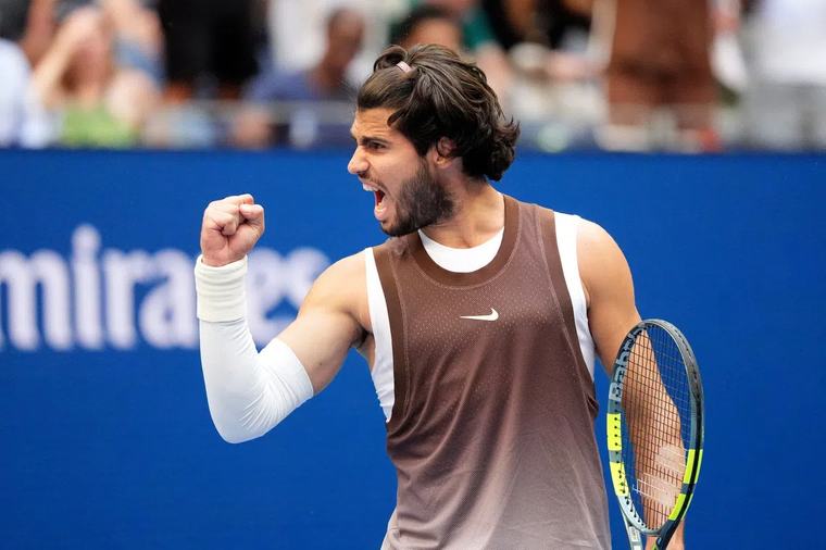 Carlos Alcaraz powers past Wu Yibing to reach US Open fourth round, Aryna Sabalenka cruises