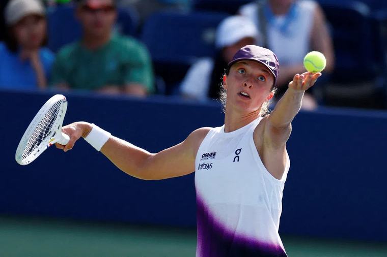 Swiatek happy to swap noisy Ashe spotlight for intimate Grandstand