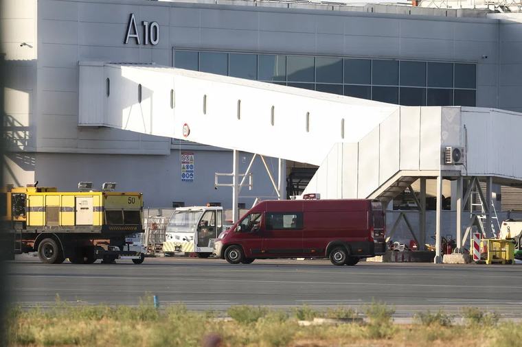 Body of convicted war criminal Ratko Mladic returns to Serbia in government plane