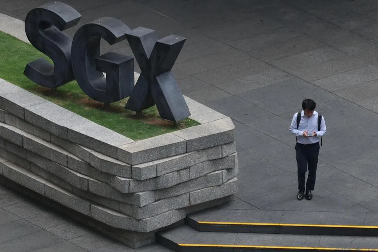 Asia stocks rise as Fed hike odds ease; Singapore hits record high