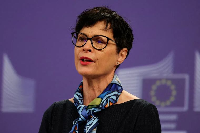EU Commissioner Kos cancels trip to Serbia after planned tribute to Mladic