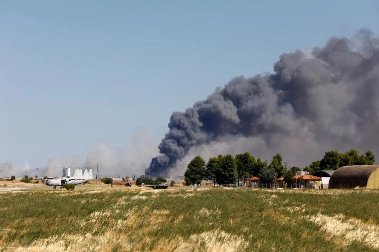 Greek F-4 crashes during an air show near Athens