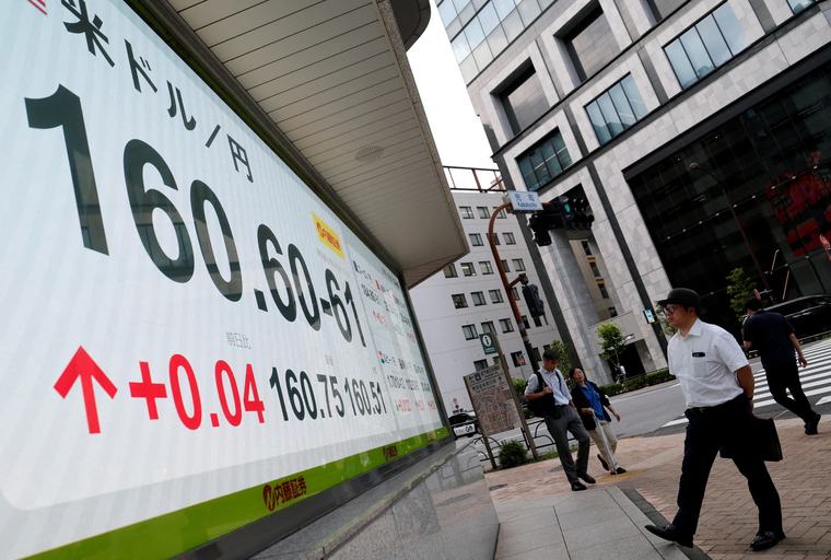 Asia stocks edge lower as South Korea, Japan benchmarks decline